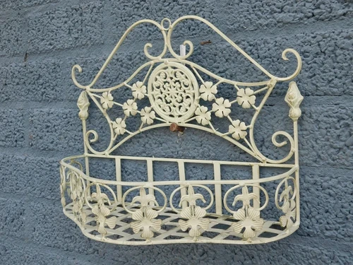 Wall rack, wrought iron, cream white, with 1 storage layer, flowers, plant rack.