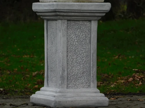 Blumentopf mit Henkeln auf Sockel – 103 cm – Stein