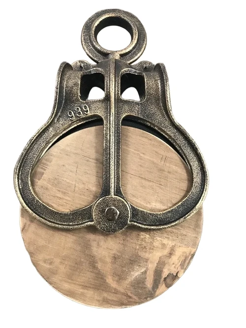 Een fraaie katrol, cast iron pully, groot