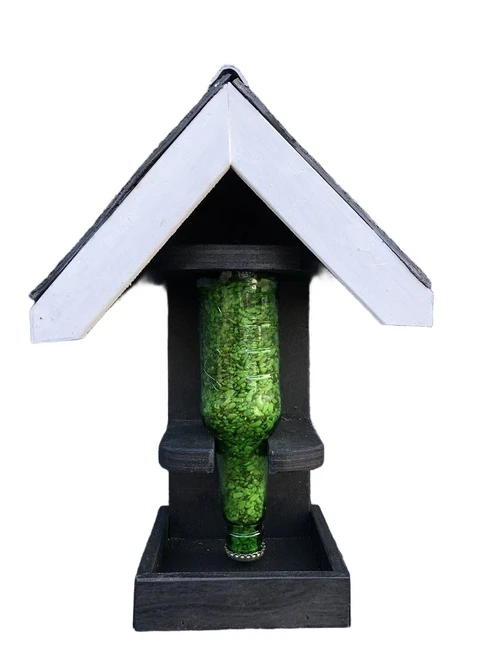 Fraai houten vogel- voeder-huis met bekende voedersilo !!