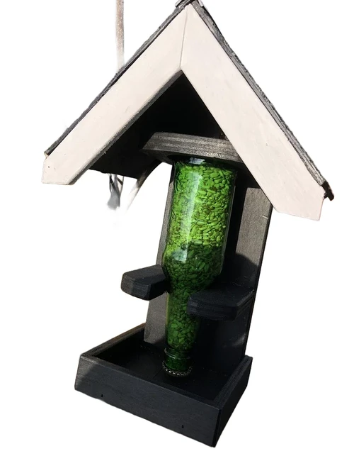 Fraai houten vogel- voeder-huis met bekende voedersilo !!