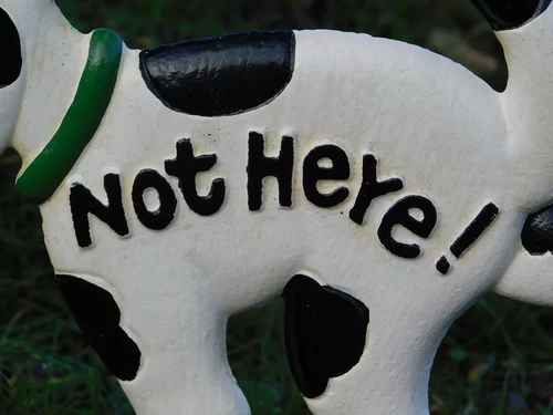 Dog sign ''Not Here - garden stick, cast iron