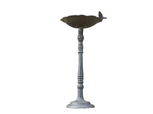 Fraai vogelbad op voet, met leuk decoratief vogeltje op de rand van het bad, gietijzer