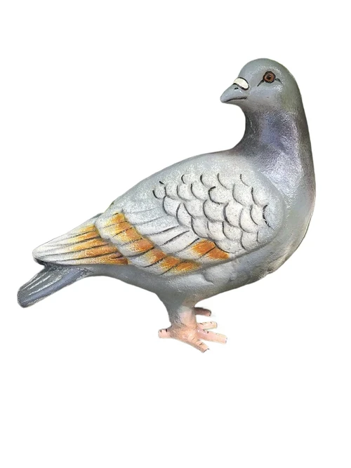 Leuk beeld, in kleur, van een duif, gemaakt van gietijzer, fraai.