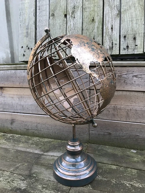 Metal globe, gold/black look, beautiful decorative item, Last one!
