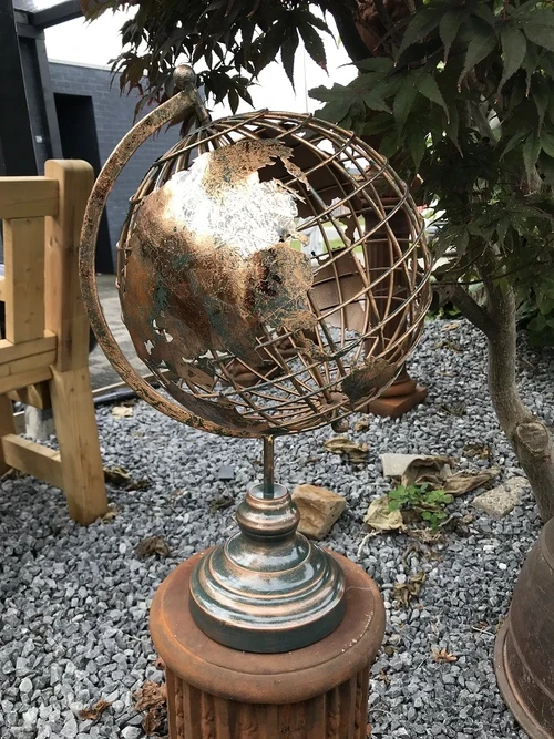 Metal globe, gold/black look, beautiful decorative item, Last one!