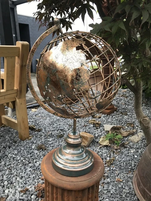 Metal globe, gold/black look, beautiful decorative item, Last one!
