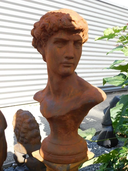 Sculptuur David op sokkel, massief steen oxide, prachtig!!