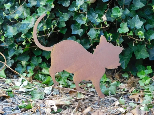 Tuinsteker in de vorm van een poes / kat, leuke tuindecoratie!