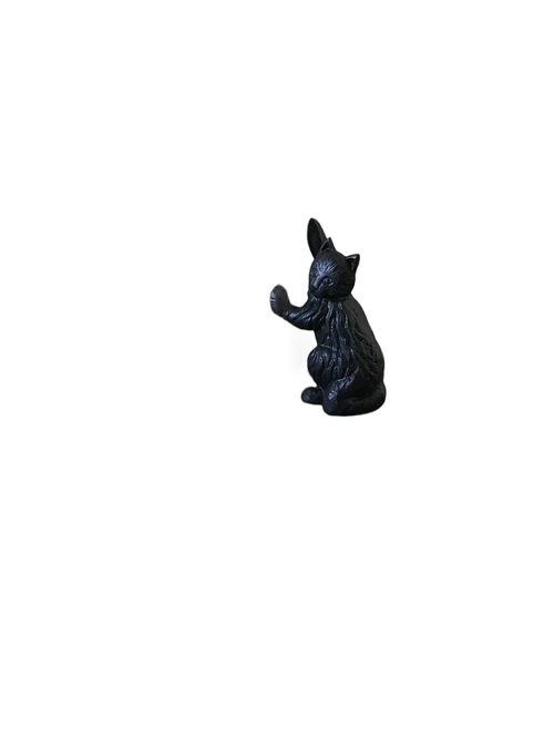 Zwarte kat sculptuur