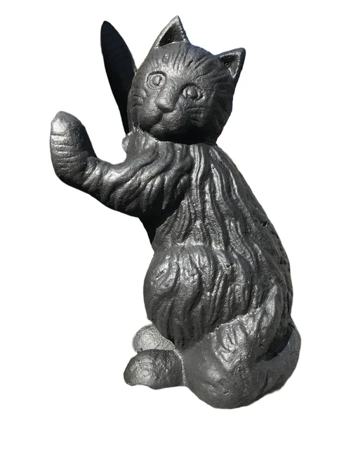 Zwarte kat sculptuur
