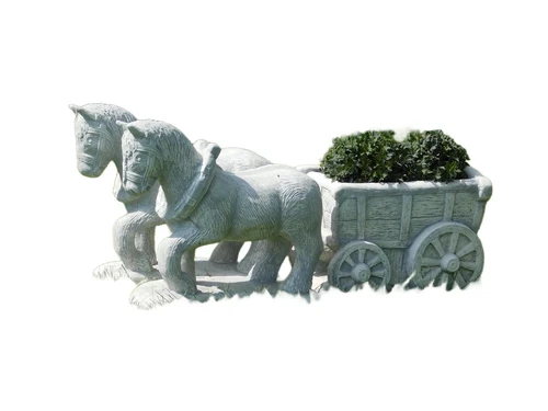 Statue ''Pferd und Wagen'' - massiver Stein