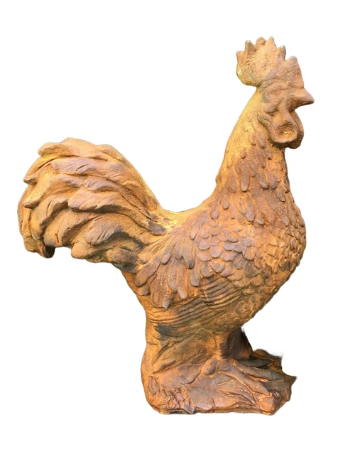 Mooie trotse haan geheel van steen-oxide.