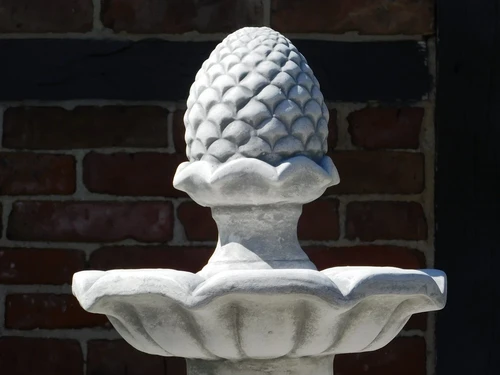 Fountain Pine cone - 120 x 90 cm - Stone