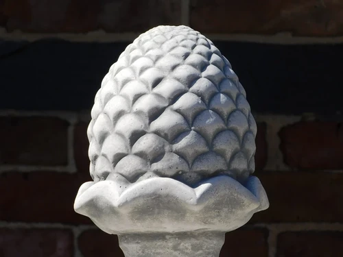 Fountain Pine cone - 120 x 90 cm - Stone