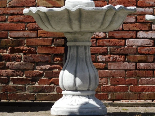Fountain with Woman - 170 x 80 cm - Stone