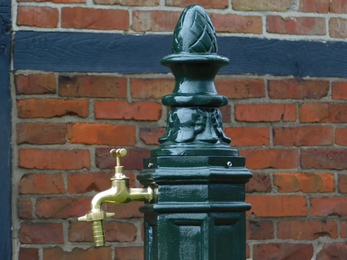 Standing fountain - alu - dark green - water tap