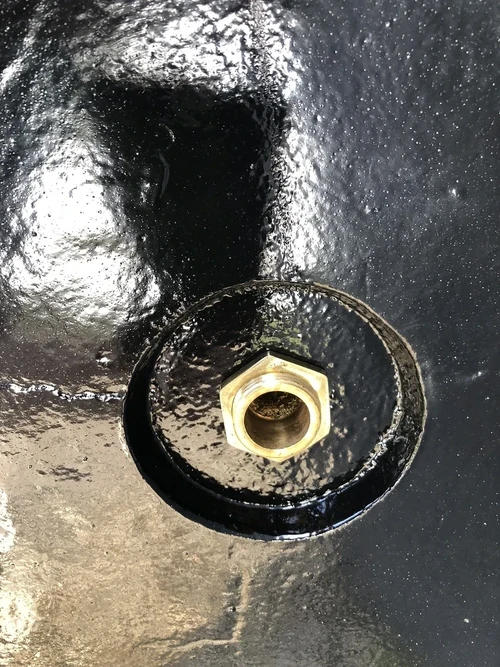 Wall-mounted fountain - Black - Aluminium with brass tap
