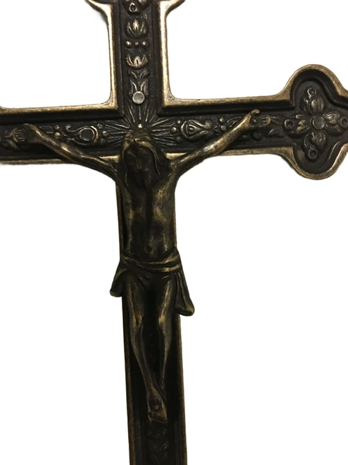 Jesus am Kreuz, patiniertes Messing INRI