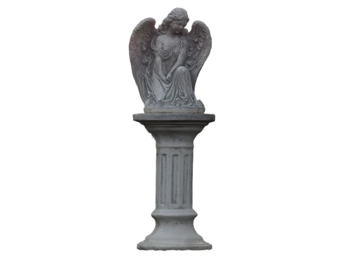 Beautiful angel on a column, full of stone, a real eye-catcher!!