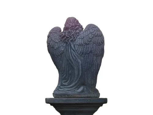 Beautiful angel on a column, full of stone, a real eye-catcher!!