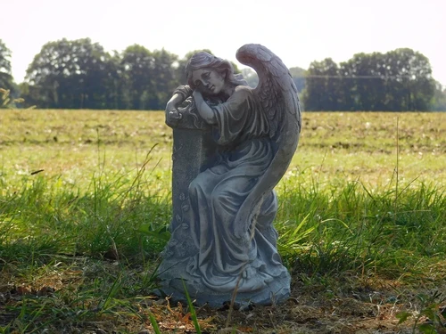 Resting angel - full stone - detailed