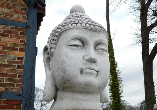 Buddha on pedestal - 130 cm - Stone