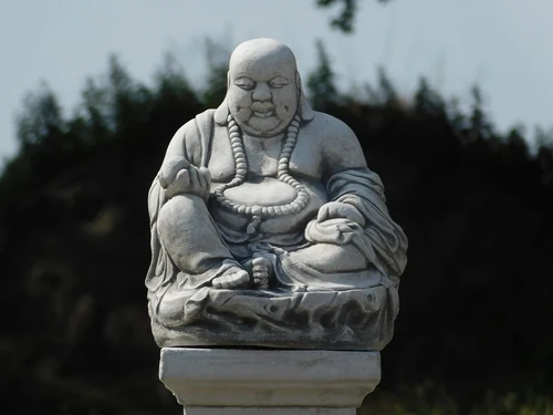 Buddha on Pedestal - 55 cm - Steenzuletzt