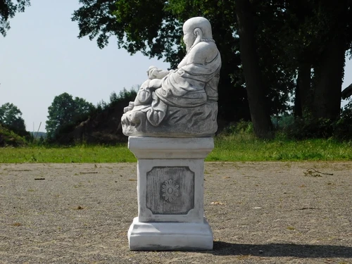 Buddha on Pedestal - 55 cm - Steenzuletzt