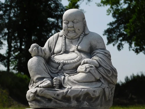 Buddha on Pedestal - 55 cm - Steenzuletzt