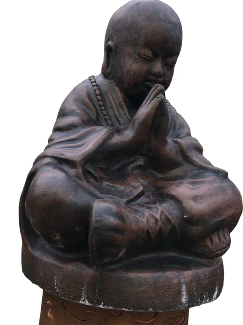 Statue eines betenden Shaolin-Mönchs – aus massivem Stein