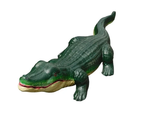 Gusseisenstatue eines Krokodils, in Farbe, schönes Bild