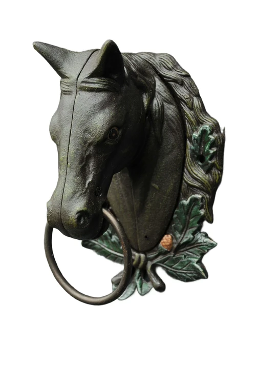Paardenhoofd met ring, gietijzer bruin.