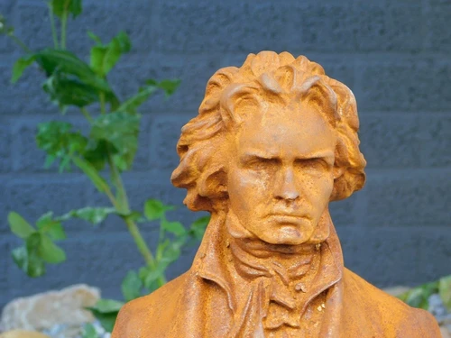 Prächtige Statue von Ludwig van Beethoven - ganz aus Gusseisen