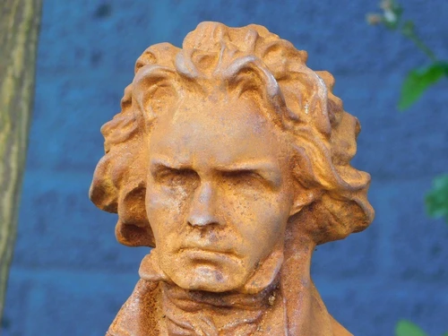 Prächtige Statue von Ludwig van Beethoven - ganz aus Gusseisen