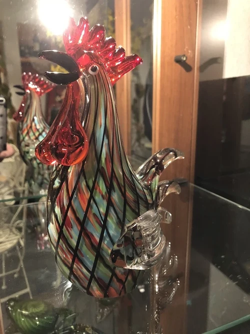 Mooie sculptuur van een grazende koe, prachtig in kleur gezet, echte eye-catcher!!