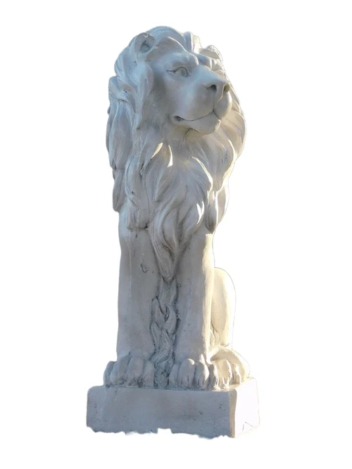 Mooie zittende leeuw, polystone, prachtig beeld, links kijkende.