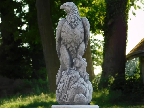 Eagle on Round Pedestal - 83 cm - Stone