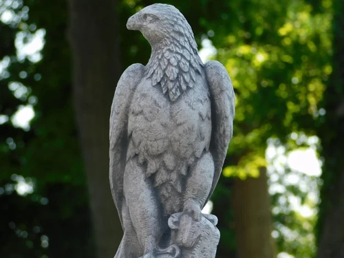 Eagle on Round Pedestal - 83 cm - Stone