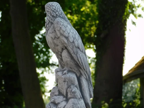 Eagle on Round Pedestal - 83 cm - Stone