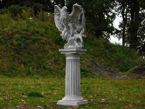 Statue Eagle on Pedestal - 127 cm - Stone