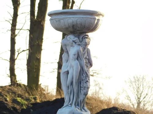 Statue mit drei Frauen und Schale - 85 cm - Vollstein
