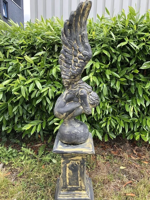 Knielende Engel met vleugels omhoog op sokkel, mooi zandstenen image stenen set !