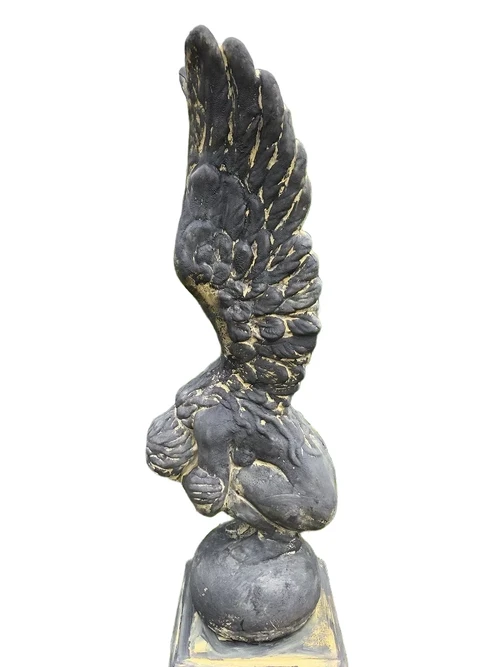 Knielende Engel met vleugels omhoog, mooi zandstenen image stenen beeld !