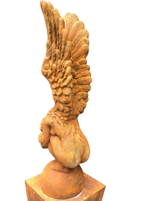 Knielende Engel met vleugels omhoog, mooi zandstenen image stenen beeld !