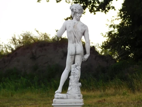 Statue David auf Sockel – 88 cm – Stein