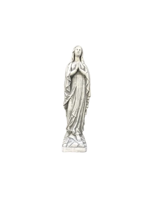 Beeld Maria, biddend, in een kapel, Maria Lourdes, Mariakapel