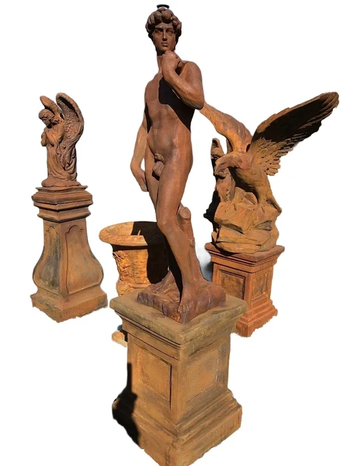Große Steinoxid-Skulptur der biblischen Figur David auf Sockeloxid, wunderschön!