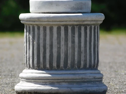 Statue Woman on Round Pedestal - 88 cm - Stone