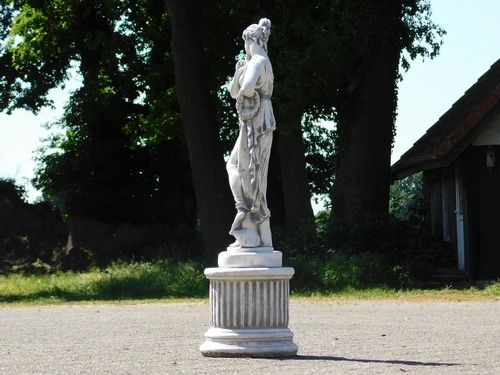 Statue Woman on Round Pedestal - 88 cm - Stone